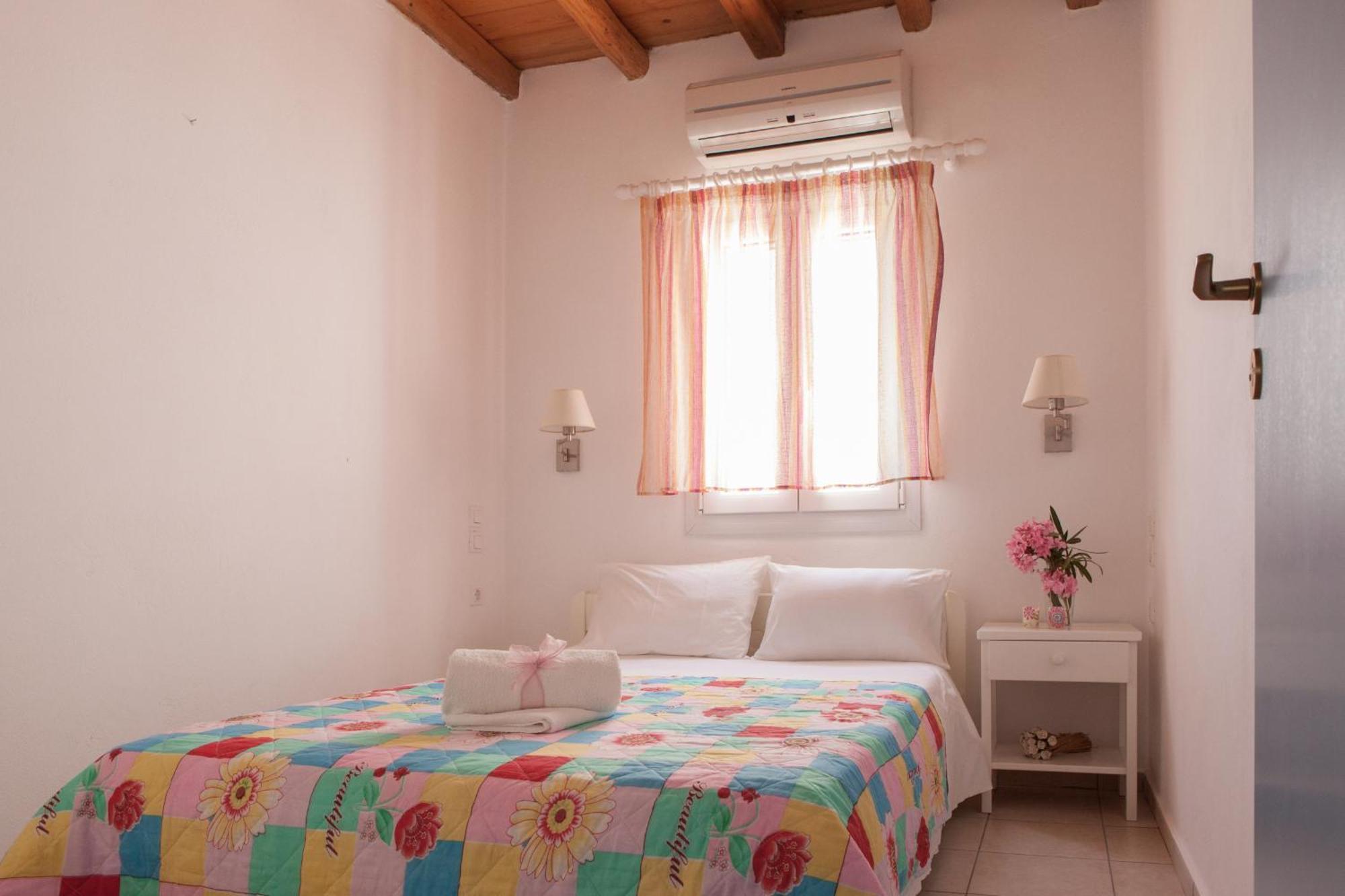 Ergina Summer Resort Antiparos Town Quarto foto